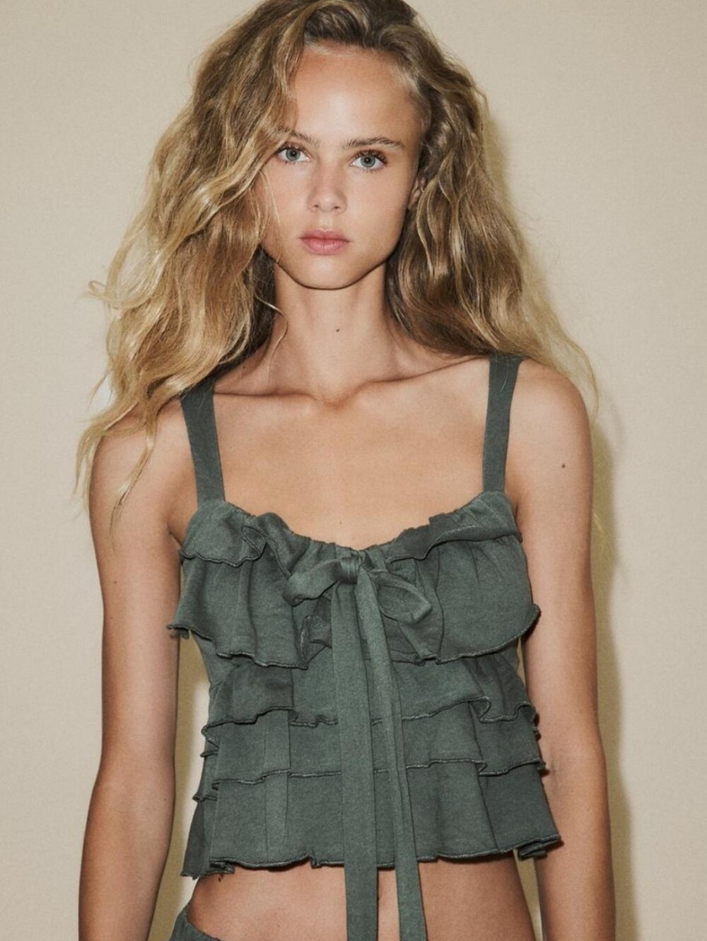 Zara NWT Top with ruffles and a bow. Product code: GREEN | 4174/805 Cottagecore